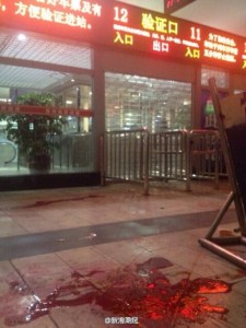 # 昆明火车站砍人事件# 挑战人民底线！